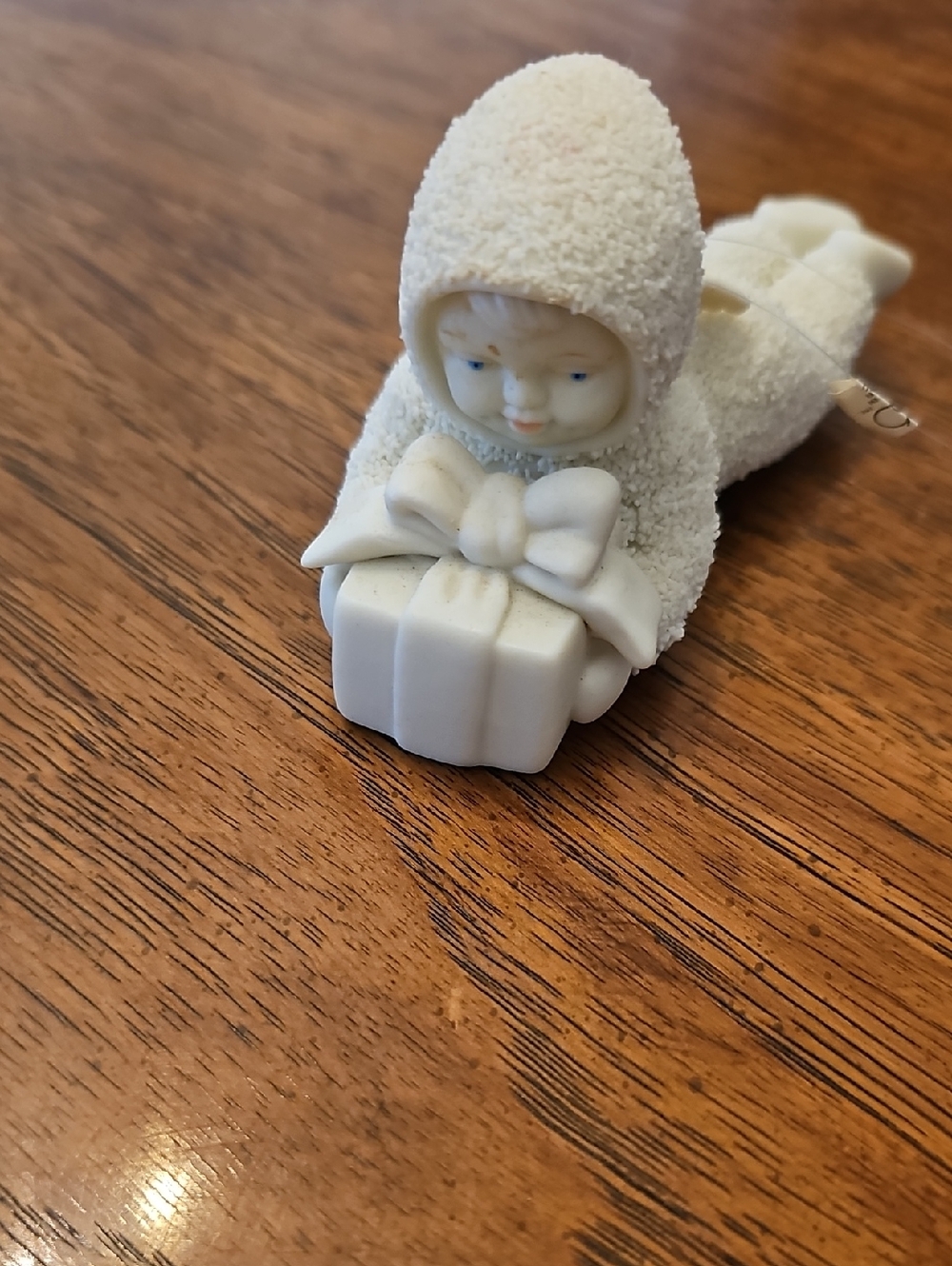 Vintage Snowbabies Angel Baby With Gift Ornament Figurine Dept. 56 Christmas Euc